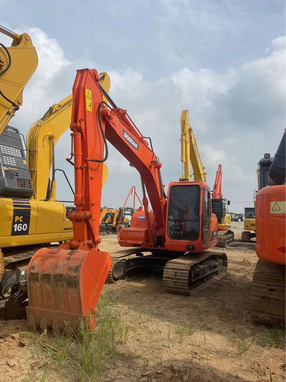 700 horas de segunda mano Doosan 150 excavadora barata para la venta