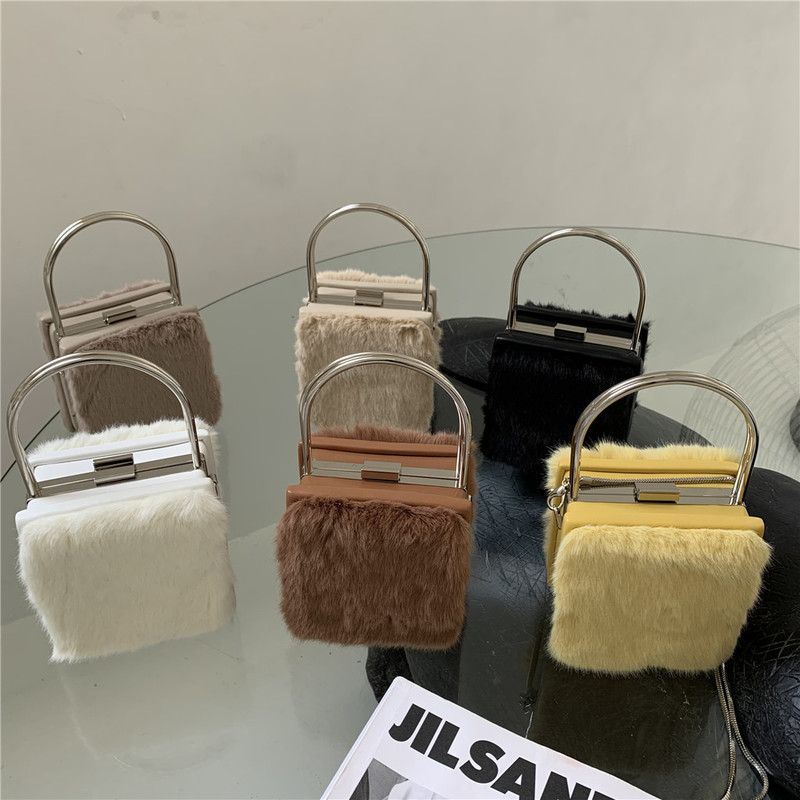 Autumn and Winter Plush Small Bag New Metal Clip Bag Design Crossbody Mini Bag Bag Fashionable Accessible Luxury
