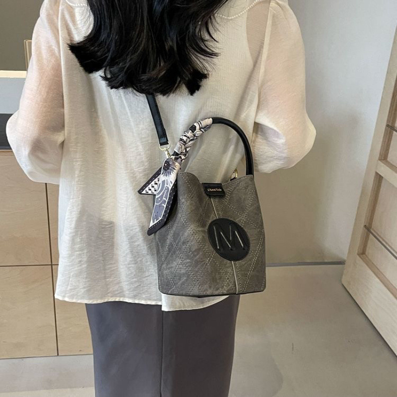 高级感流行水桶包包女2025新款单肩包斜挎包时尚复古手提女包|undefined