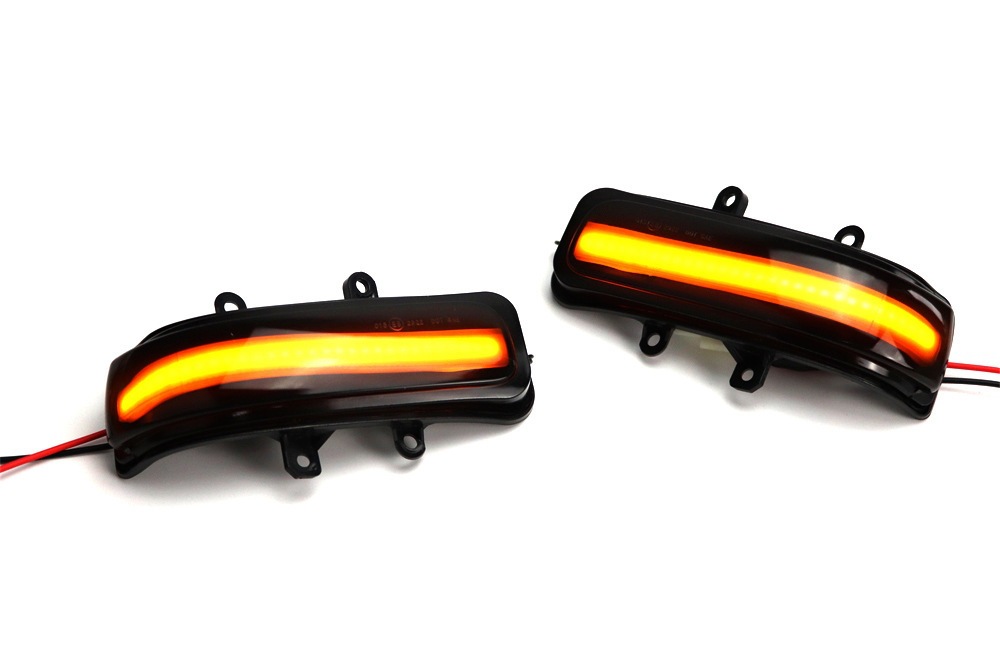 Suitable for Toyota Rav4 Highlander 4Runner Car Rearview Mirror Signal Turn Signal Light Dynamic Sequential Light