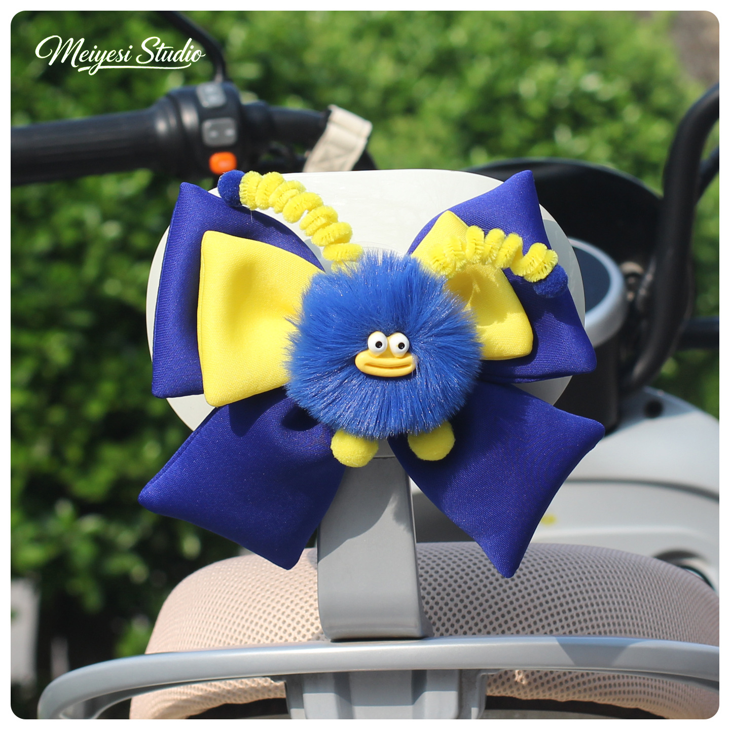 Vehículo eléctrico, decoración del asiento trasero de la cabeza de la motocicleta, arco pequeño trenzado, monstruo, decoración del asiento trasero del vehículo eléctrico, pegatinas traseras
