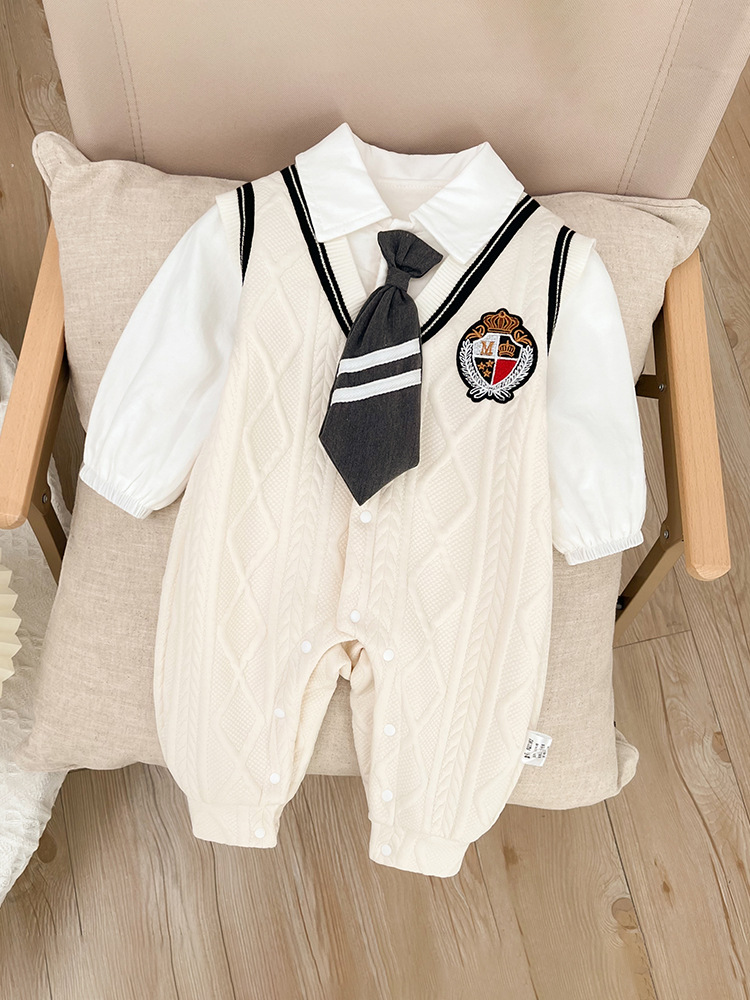 Ropa de bebé ropa primavera 2024 nuevo macho mono del bebé estilo la universidad recién nacido un mes 100 días mameluco otoño