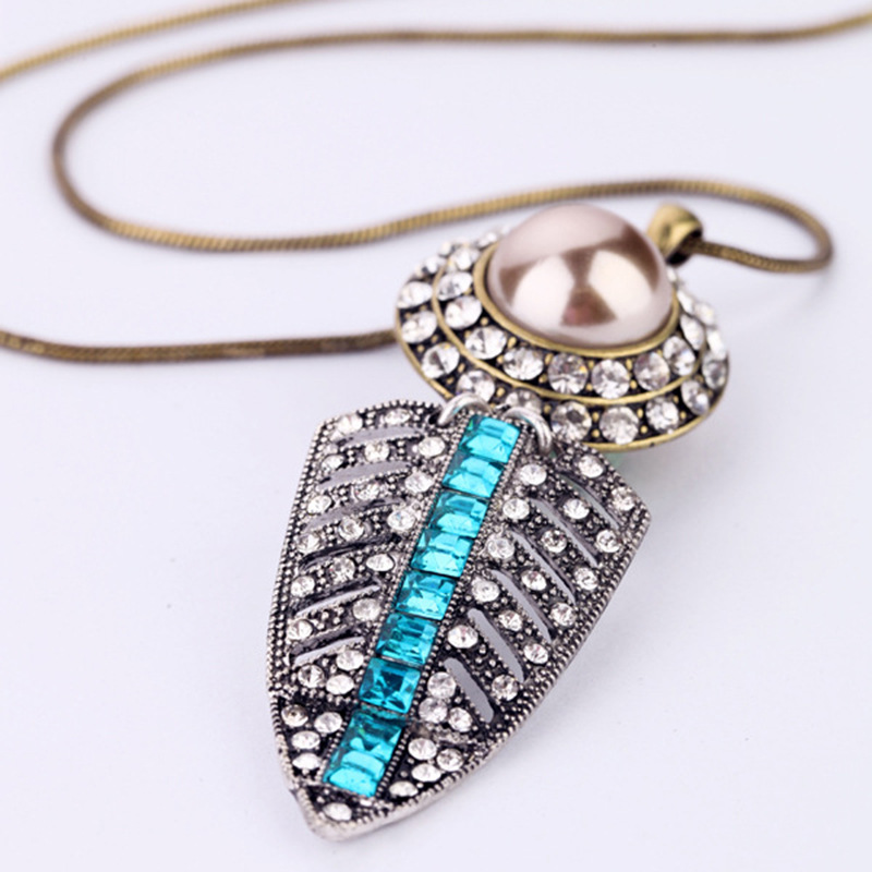 Retro Trend Feather Necklace Harajuku Style Hip-hop Necklace Same Paragraph Long Temperament Sweater Chain display picture 5