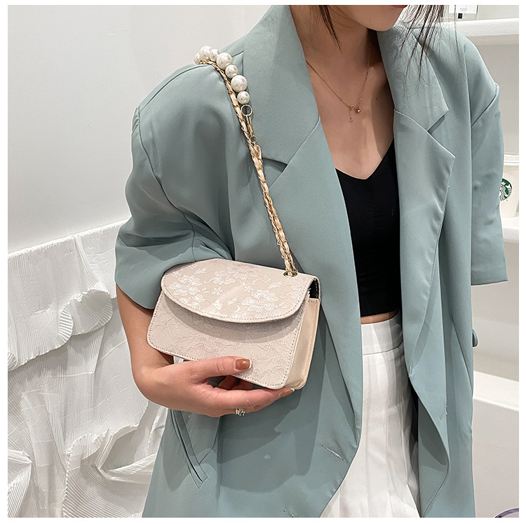 Pearl Handle Velvet Embroidery Shoulder Messenger Handbag Wholesale Nihaojewelry display picture 8