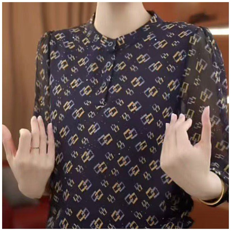 Summer fashionable elegant retro T-shirt