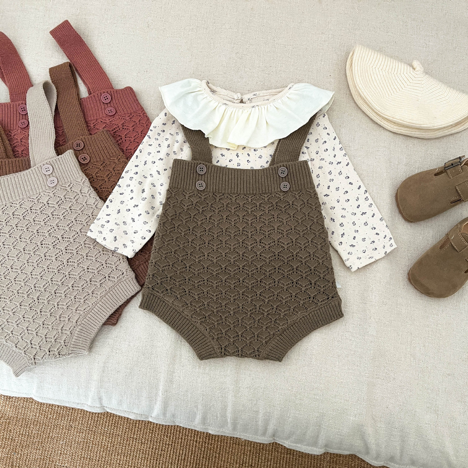 Primavera y verano para bebés nuevos pantalones de correa de aire extranjero pequeños meses de edad bebé jersey de punto coreano ropa de niñas
