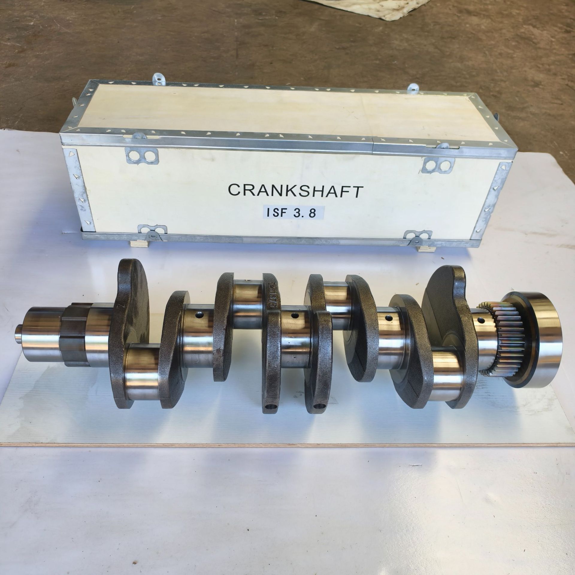 Factory direct wholesale Foton Cummins ISF3.8 engine crankshaft OE: 5261376