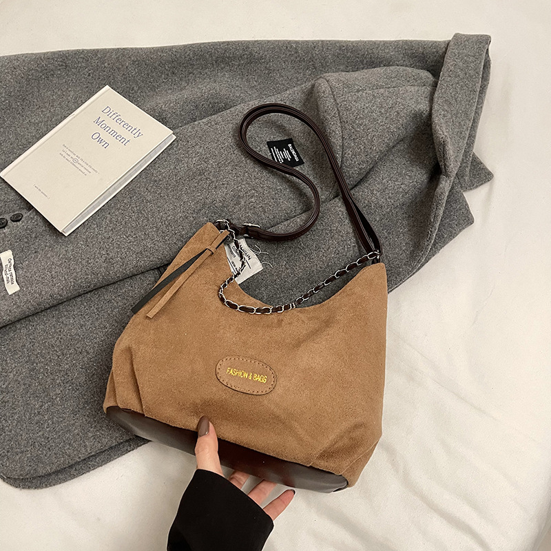 Este año, la moda de moda de peluche de peluche bolso de viaje para mujeres 2024 nueva moda versátil bolso de mochila