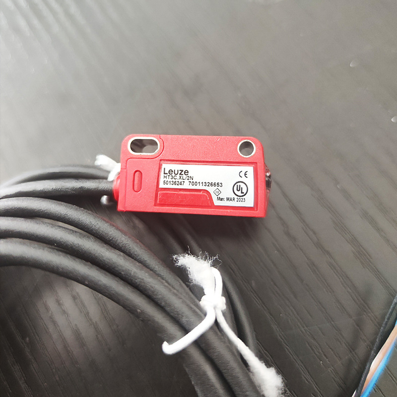 Leuze HT3C.XL/2N Background Suppression Push Button Diffuse Reflection Sensor is Original and Authentic thumbnail-2
