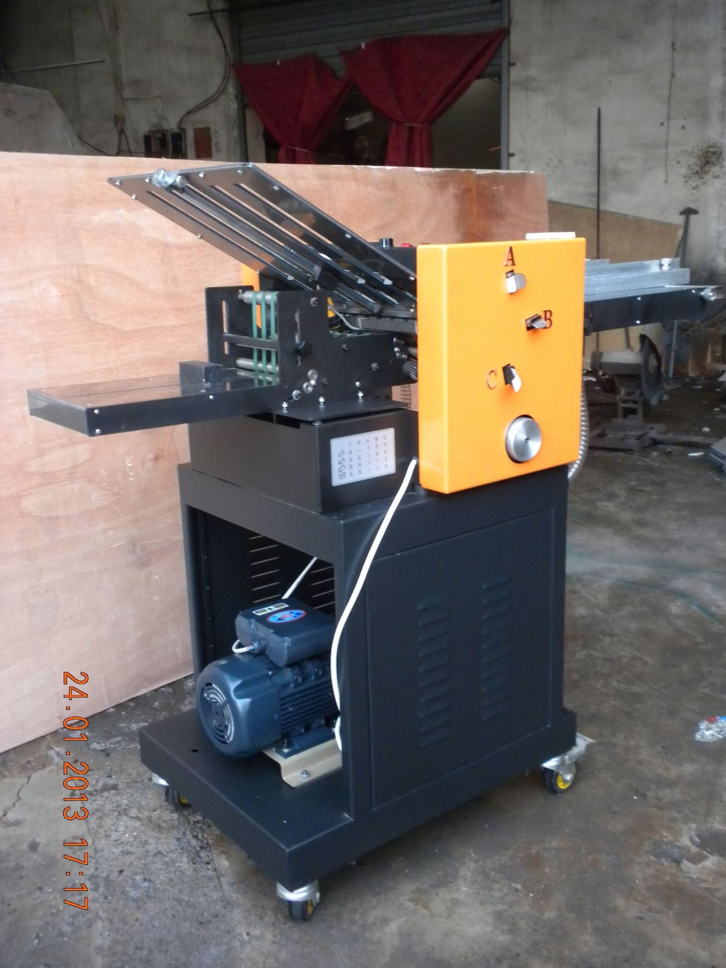 厂家供应宏远ZY-400型吸风式折页机(图) 双页折折页机批发