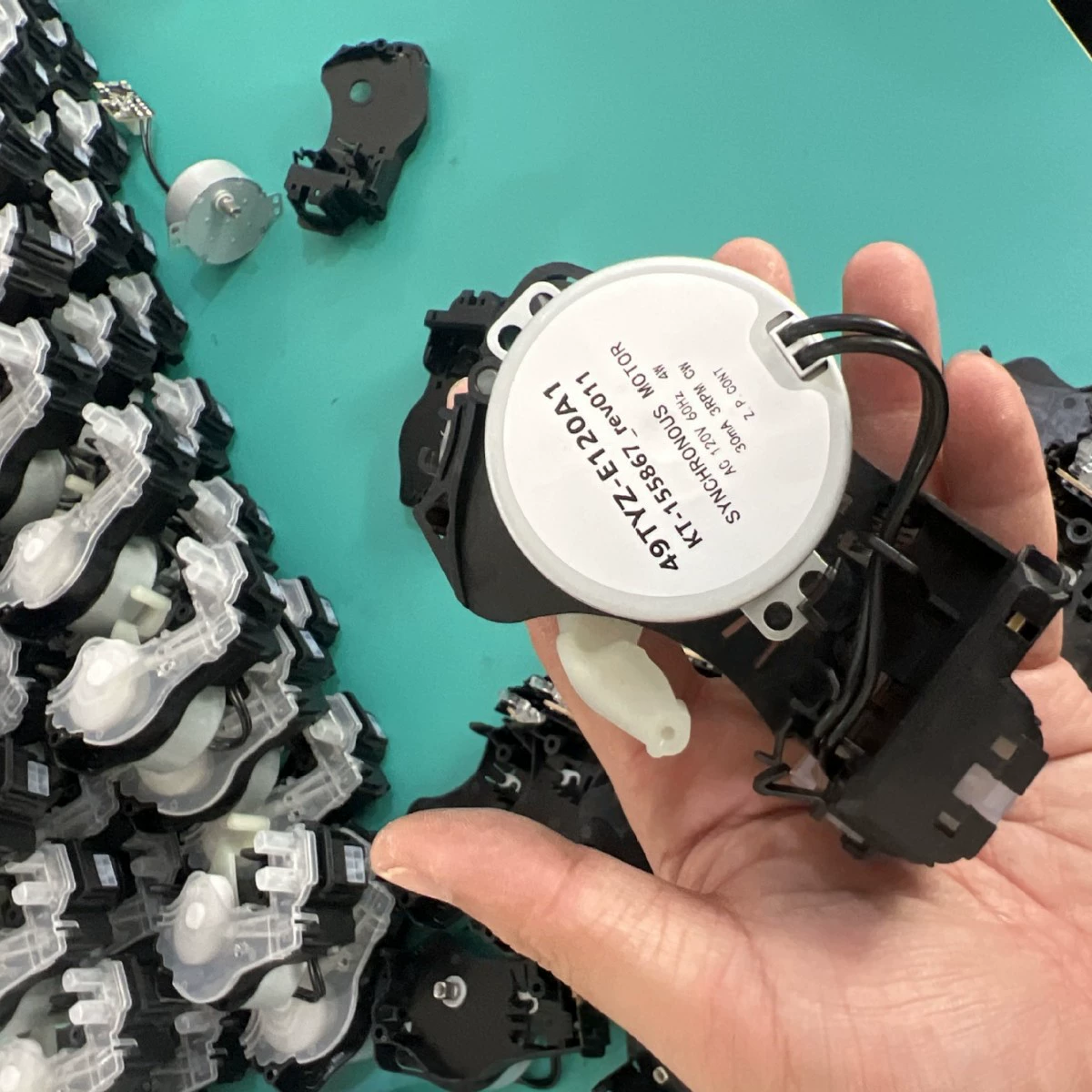 Прокладка актуатора переключения передач W11481722 W10913953 49tyz-e120a1. Указанный ценник не является действительной ценой.