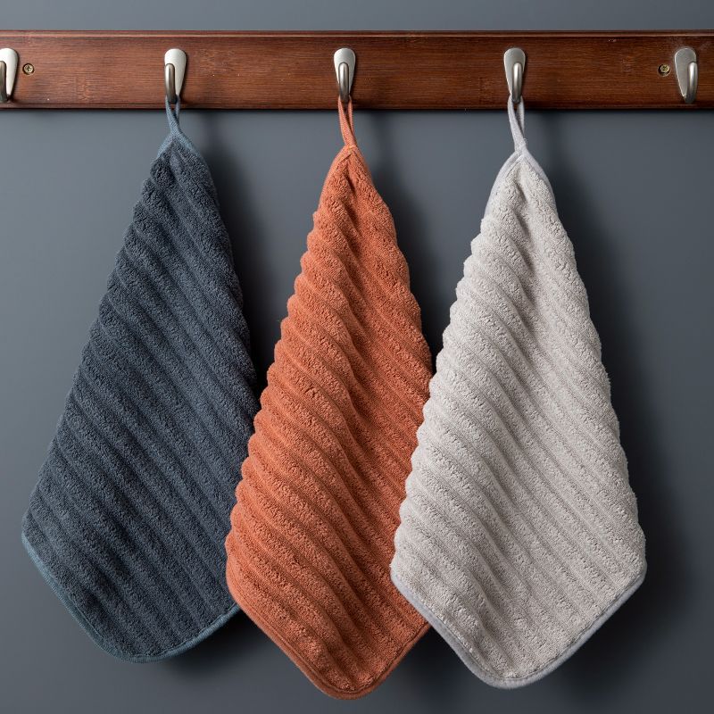 Toallas pequeñas toallas suaves cuadradas colgantes absorción de agua secado rápido para niños y mujeres lindos toallas domésticas para inodoro