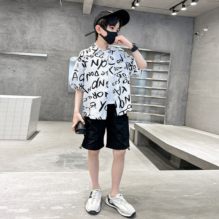 Camisa de los muchachos verano manga corta delgada 2023 nuevo estilo occidental de los niños fritos calle media manga ropa de verano niños traje venta al por mayor