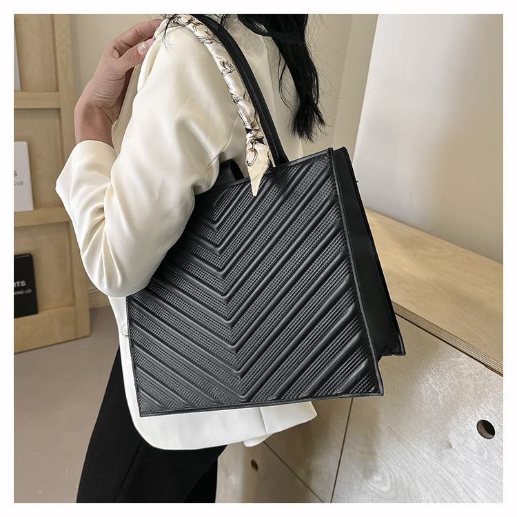 Impression Diamantmuster Seidenschal Textur Tote 2024 neuer Modetrend einfarbig lässige Umhängetasche_voghion.com