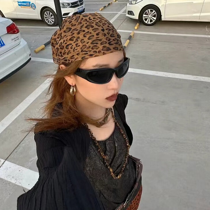 Cross-Border Hot-Selling Leopard Print Headscarf for Women, Triangle Snow Hot Girl Style Hip-Hop Versatile Floral Satin Fabric Turban Scarf