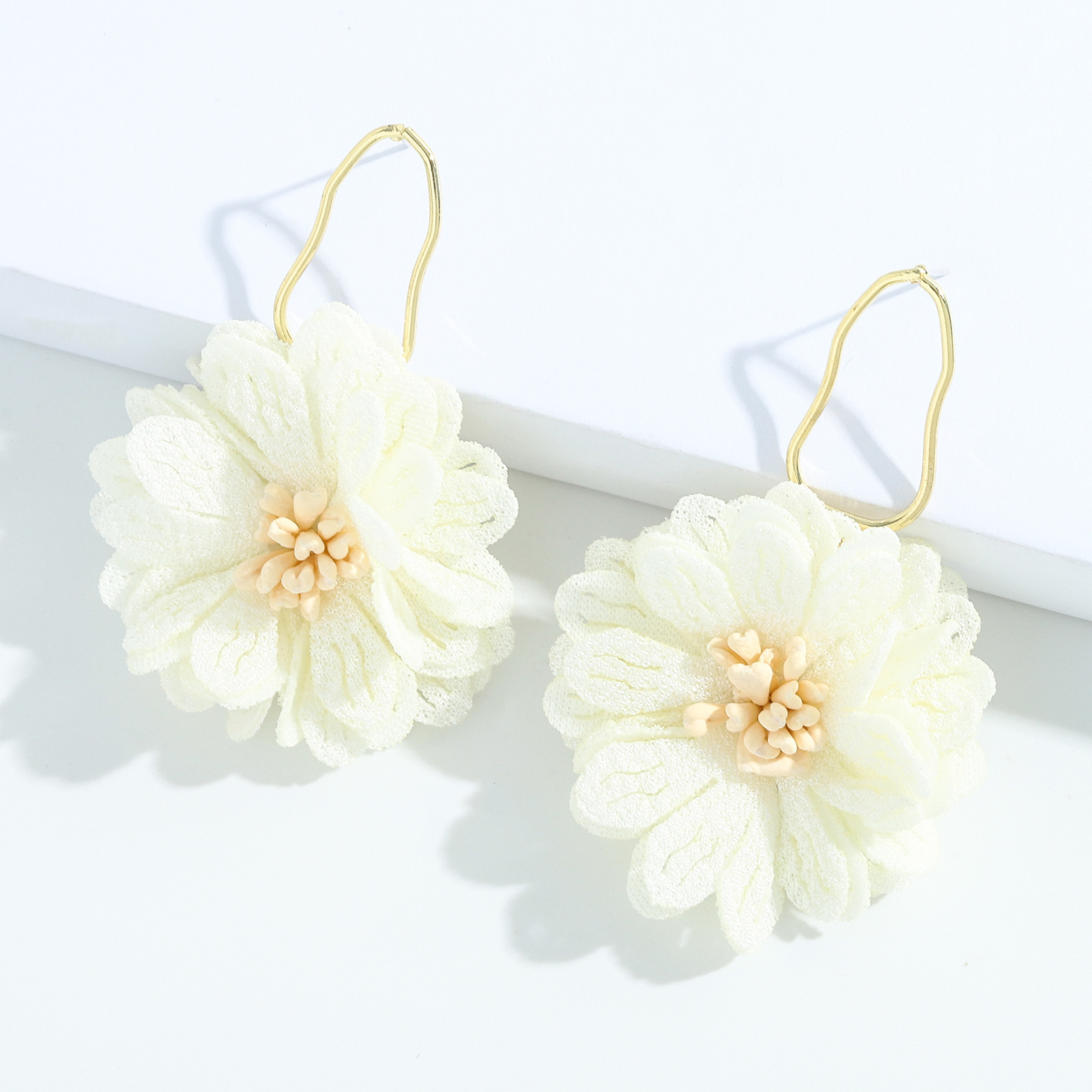 Korean Style Mesh Cloth Alloy Flower Earrings display picture 15