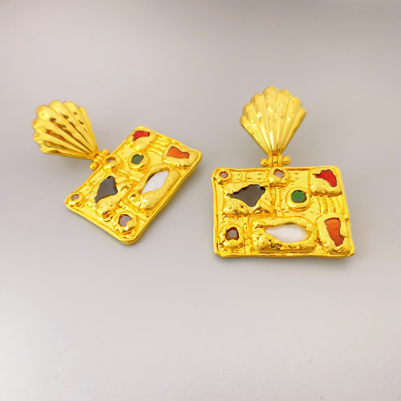 Fashionable stone inlay