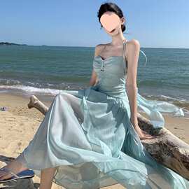薄荷曼波海边度假氛围感沙滩裙设计感挂脖连衣裙仙女气质大摆裙子