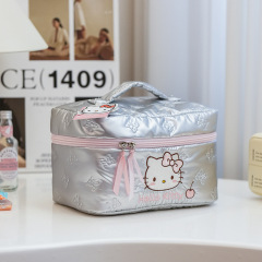 新款HelloKitty刺绣手提化妆包便携大容量高颜值旅行收纳包洗漱包