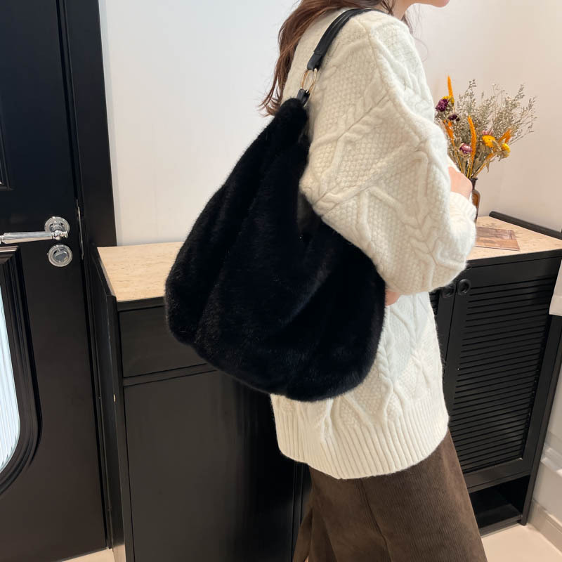 Plush women's new handbag, single shoulder crossbody bag, large capacity, autumn and winter casual tote, plush bag_voghion.com