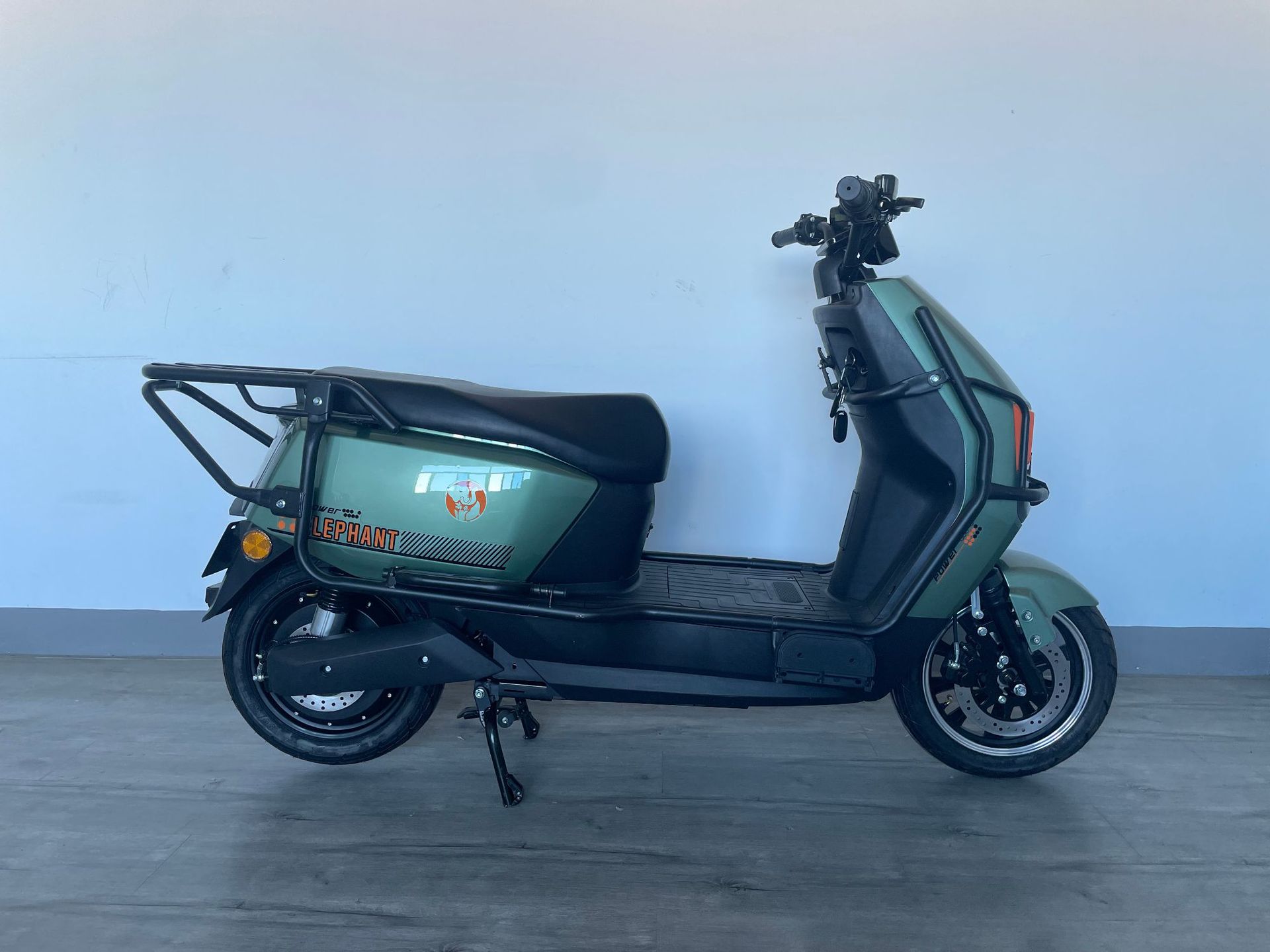Manufacturer exports Cangqiong electric vehicles, 72V electric vehicles, high-power delivery scooters, high-speed electric motorcycles