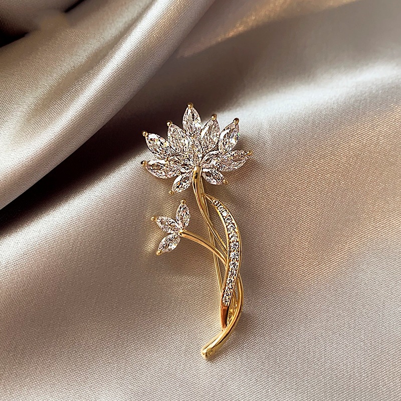 Lotus Brooch High-end Women's Luxury Elegant Corsage Design Sense Niche Pins Fixed Clothes Embellishment Accessories 2024