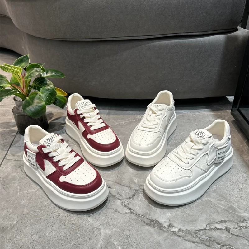 2024 nuevos zapatos de primavera y otoño pequeños zapatos blancos de nicho de diseño de zapatos deportivos de suela gruesa zapatos pequeños altos