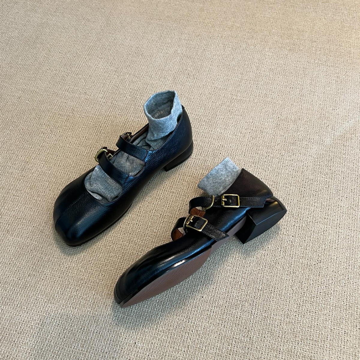 Versión de piel de oveja ~ cuero retrógrado cabeza redonda superficial zapatos de ballet francés de mujer con una correa de falda zapatos maryjin