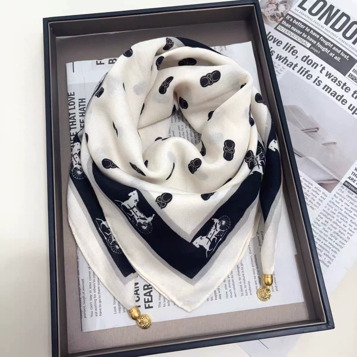 Квадратный шарф с магнитной пряжкой для женщин, популярный новый стиль, внешний шейный шарф, универсальный хлопковый шарф, легкий и удобный оптовая продажа