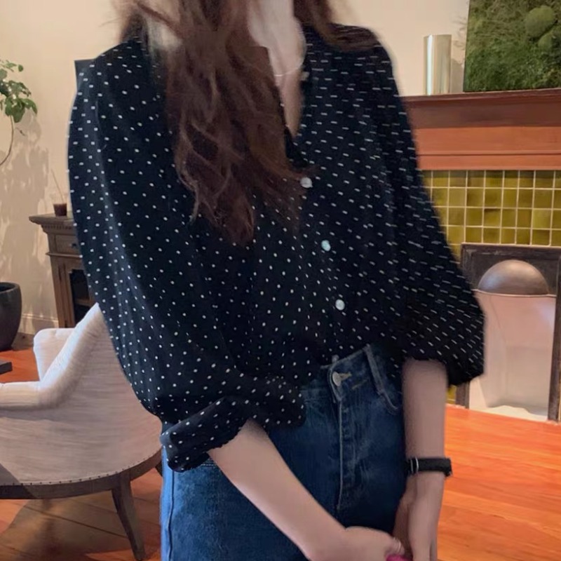 2021春秋新作塩系提灯長袖波点シフォンシャツ女性のゆったりとしたデザイン感があります。