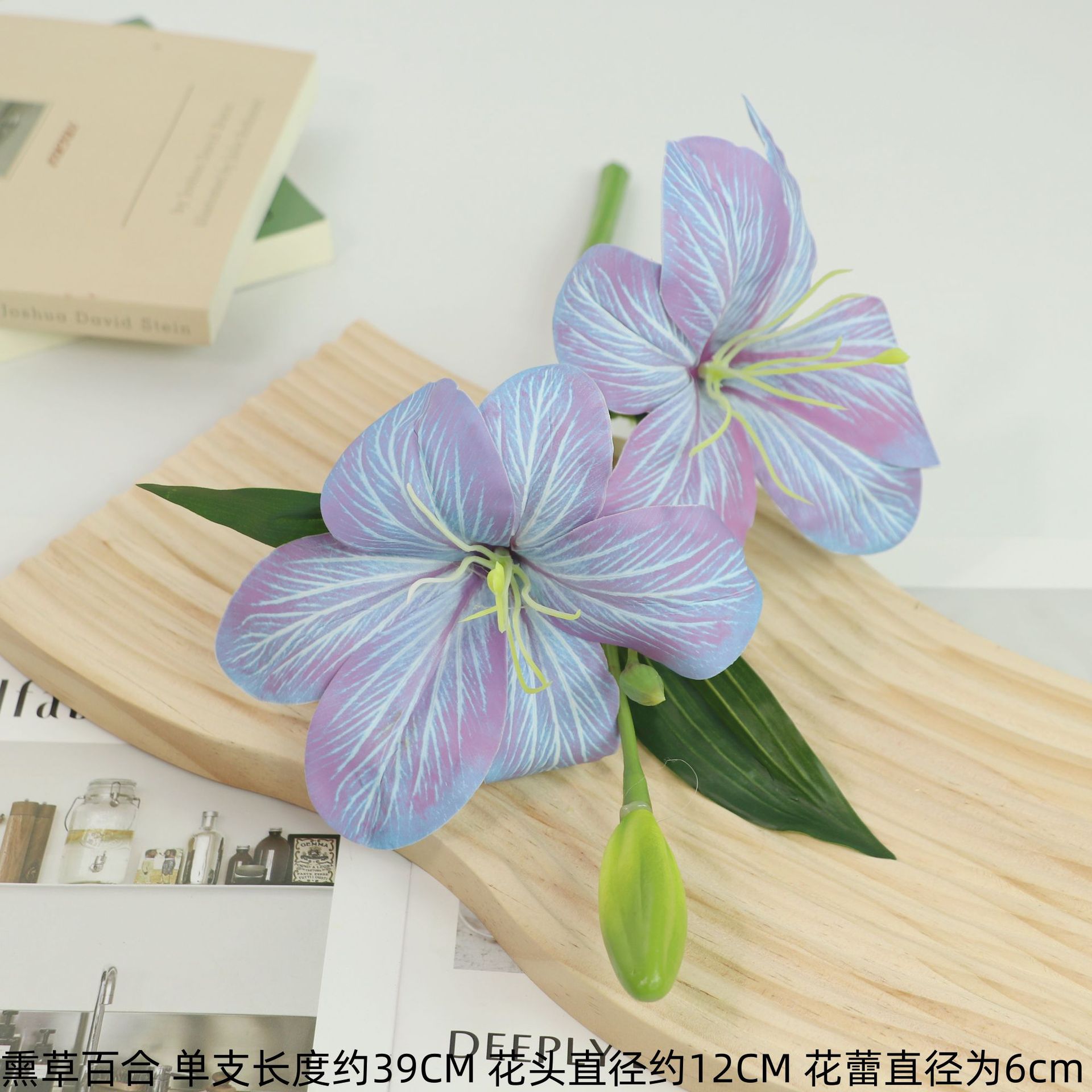진한 파란색