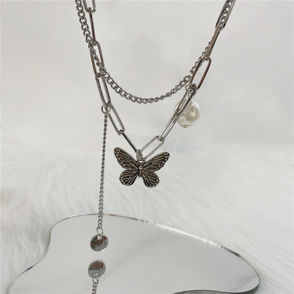 Simple Style Double-layer Butterfly Pendant Necklace Pearl Tassel Clavicle Chain display picture 5