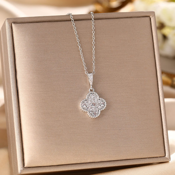 Korean Style Four-leaf Clover Titanium Steel Necklace Women's Light Luxury Niche Diamond Clover Pendant Simple All-match Clavicle Chain Jewelry