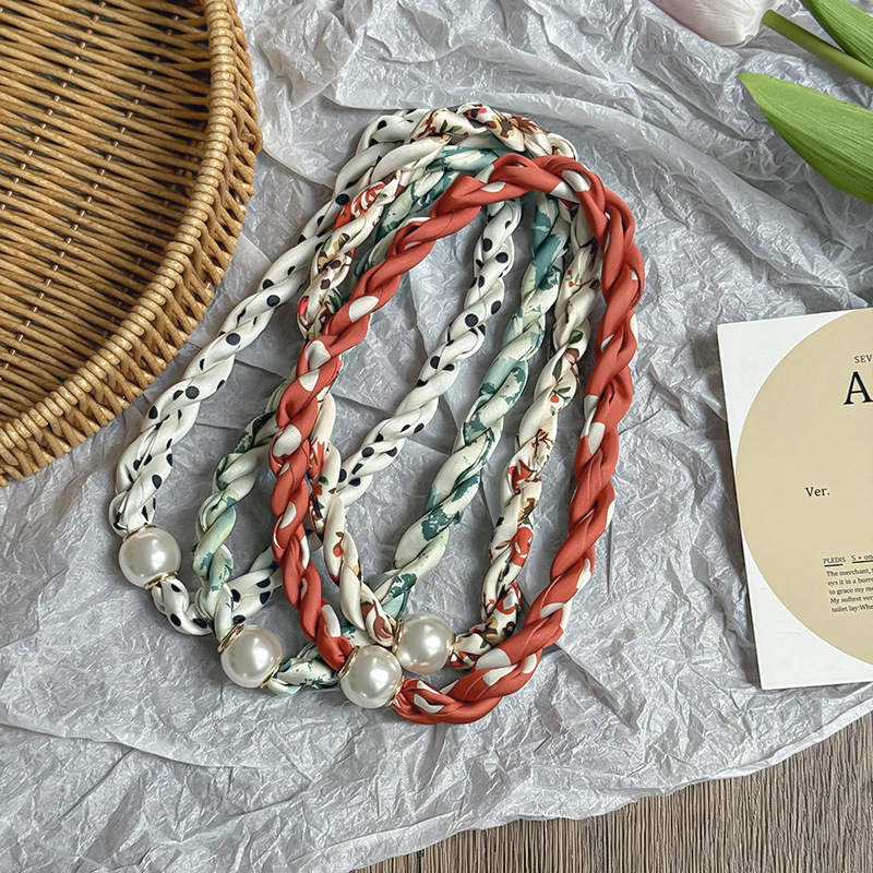 Collar de perlas de hebilla de atracción primavera y otoño verano decoración de cuello pequeña bufandas de mujer camisa de pañuelo de seda girada al por mayor