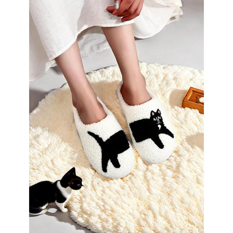 H 65449 Grinch Christmas Plush Slippers