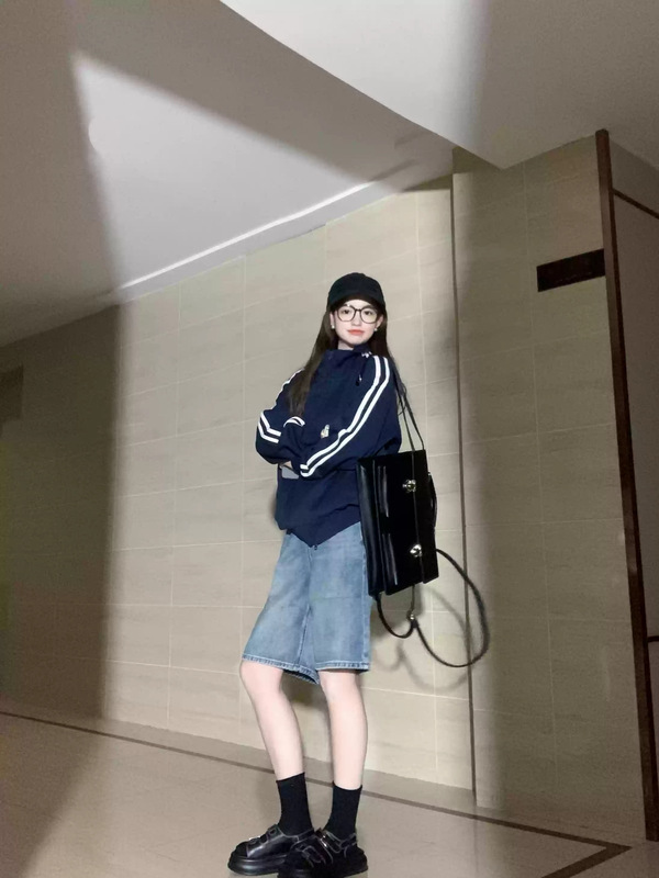 热卖爆款粉色三条杠连帽卫衣女初秋款2025新款穿搭美式款通勤风|undefined