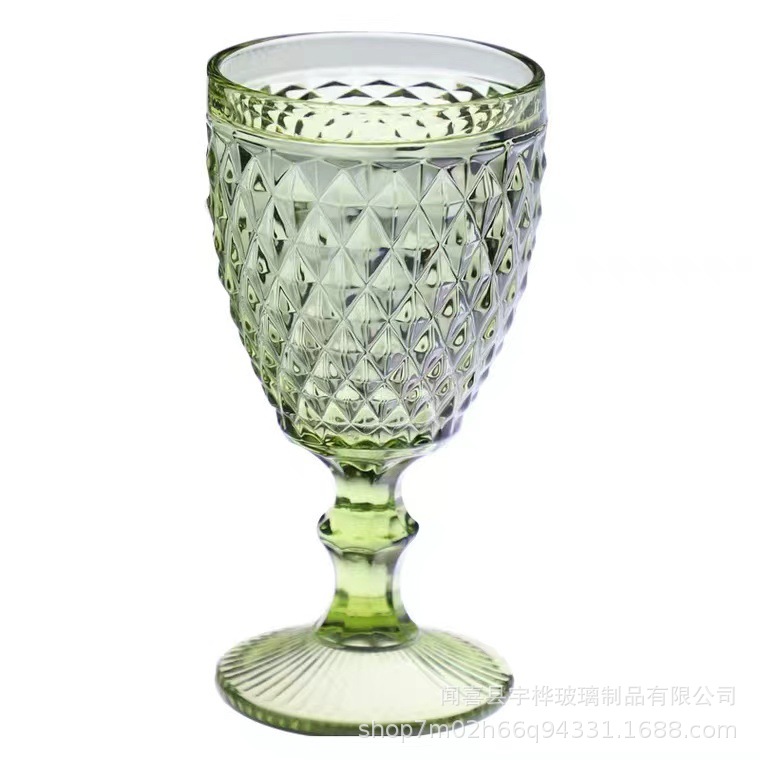 Suministro directo de fábrica de estilo europeo en relieve de vidrio de color copa de vino engrosada copa retro transfronterizo taza media conjunto de vino