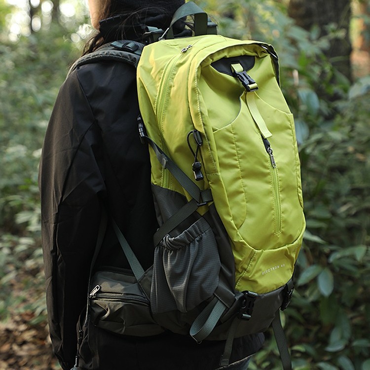 户外徒步登山背包轻便双肩包新款专业轻量化大容量旅行防水尼龙布