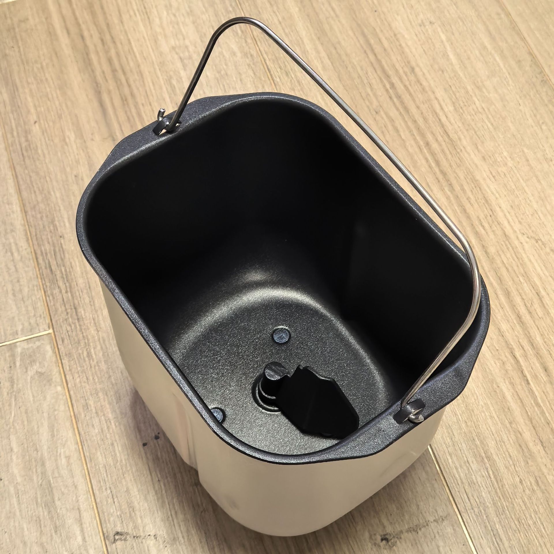 Una variedad de máquinas de pan, cuchillas de mezcla, accesorios de mezcla, cuchillas de mezcla, accesorios de máquina de pan