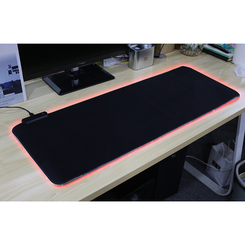 E-sports juego LED luminoso gran mouse pad RGB teclado pad mouse pad moda nacional mouse pad de dibujos animados anime