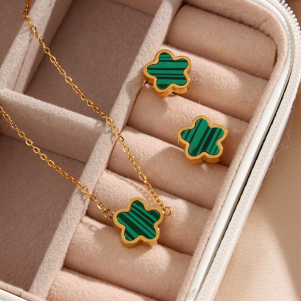 Retro Geometric Flower Stainless Steel Pendant Necklace Plating Stainless Steel Necklaces