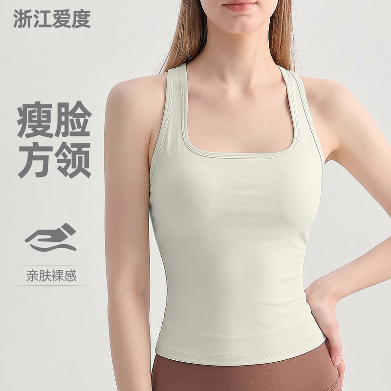 Halter-neck sports tank top with built-in chest pads, designed for yoga, seamless and can be worn as outerwear Halter-neck sports tank top with built-in chest pads, designed for yoga, seamless and can be worn as outerwear
