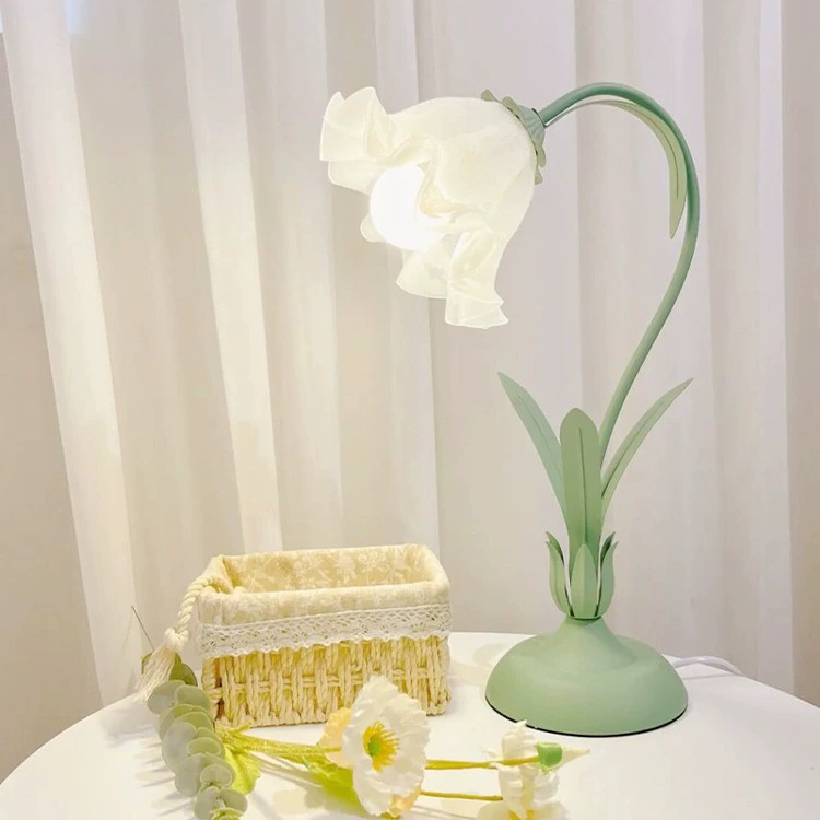 Table lamp for bed, LED lights, internet celebrity, flowered