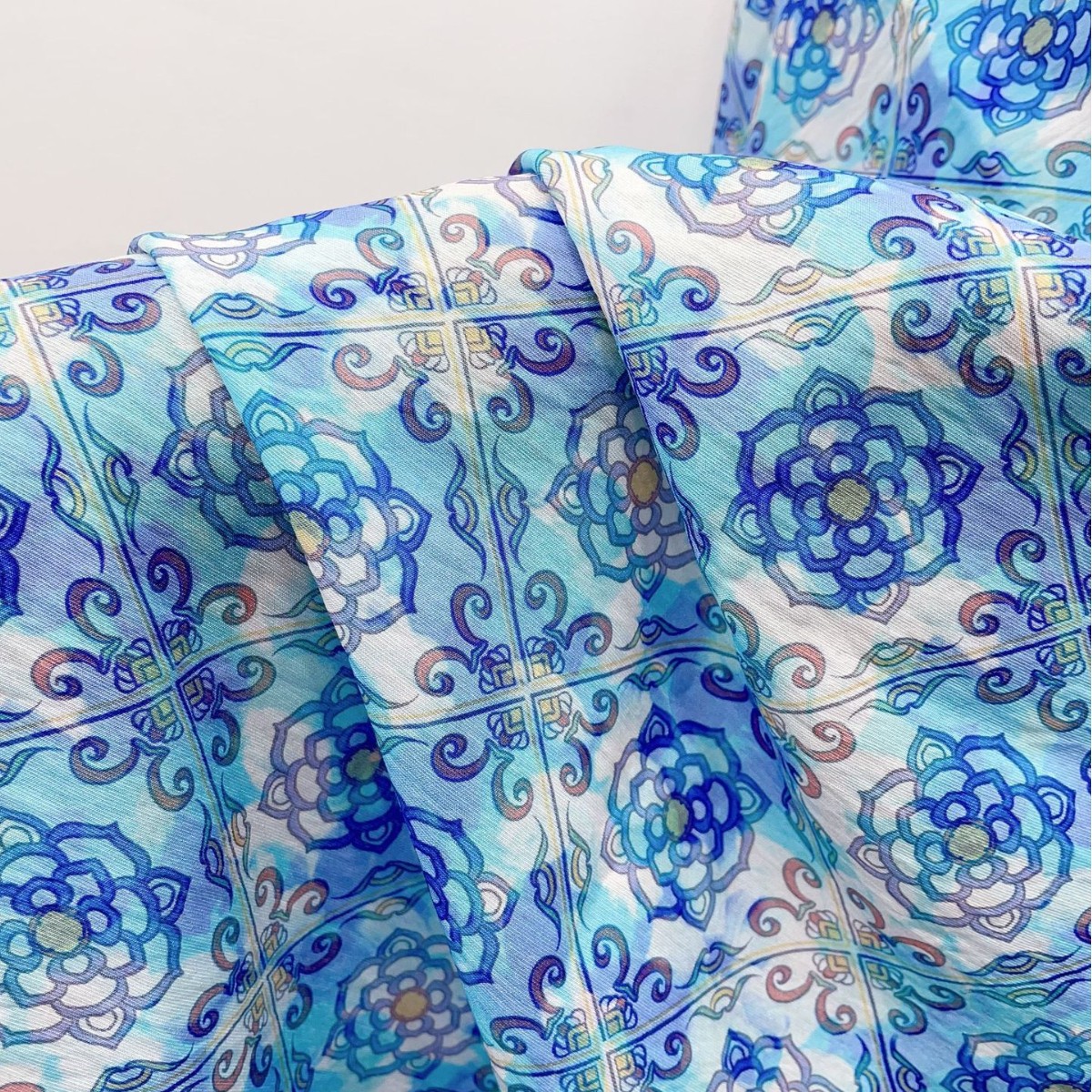 彩兰印花团花苎麻面料人棉印花现货2024春秋新款锦棉混织时尚