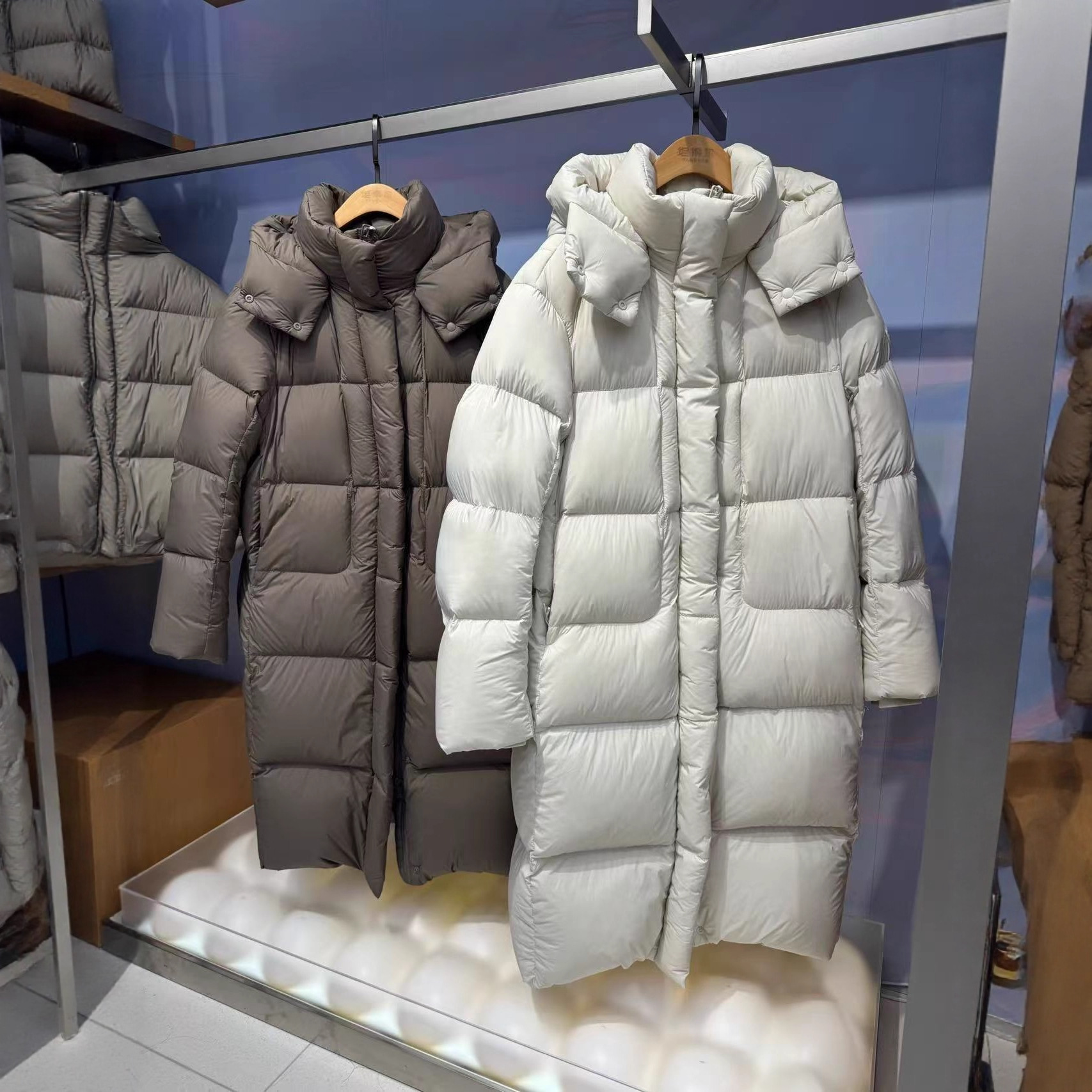 2025冬季新款白鸭绒羽绒服女高级感韩版加厚长款棉服女装尾货批发