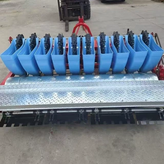 汽油自走式六行大蒜播种机 多行电动种蒜机 四轮车大蒜精播机