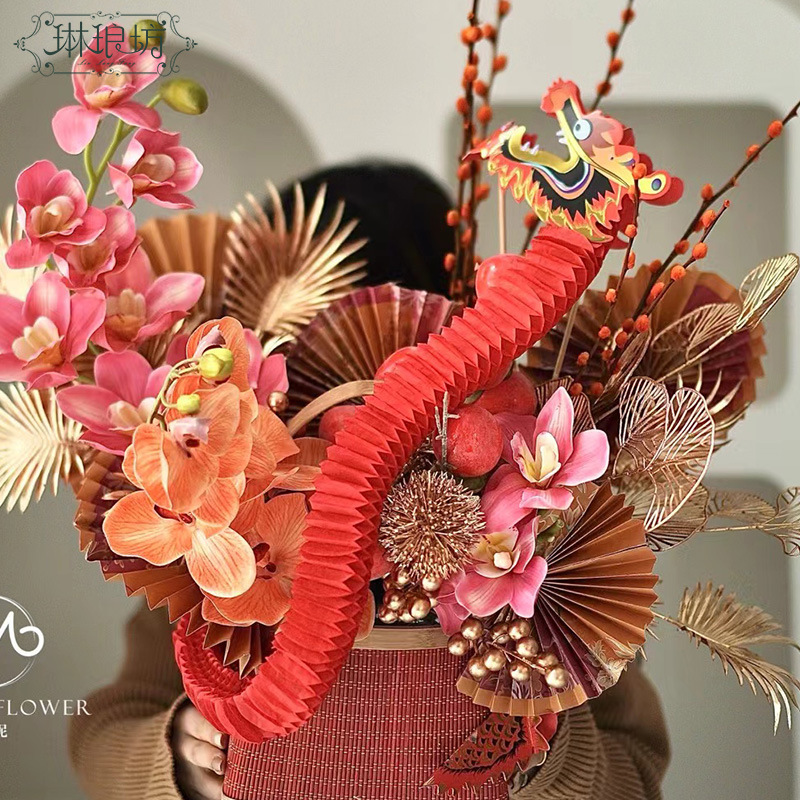 Fugui Dragon Año Nuevo bendición cubo decoración viajes one-stop Dragon Flowers Holly Fin de año diseño de cubo floral materiales creativos