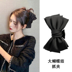 韓国の黒い大きいサイズの両面の蝶結びは女性の高級感のあるアイロンを挟んで後頭部のサメの頭を挟んで飾ります。