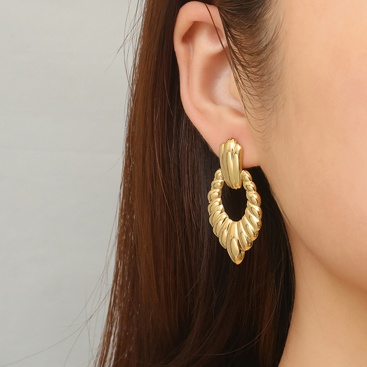 Boucles d'oreilles en acier inoxydable à la mode transfrontalière européenne et américaine INS Boucles d'oreilles rétro plaquées de haute qualité pour femmes_voghion.com