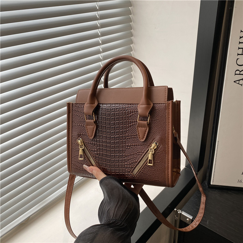European and American Crocodile Pattern Satchel 2025 New Fashionable Contrasting Color Stitching Large Capacity Single Shoulder Crossbody Women's Bag